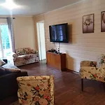 Lindo Sobrado Central com 3 Apartamentos