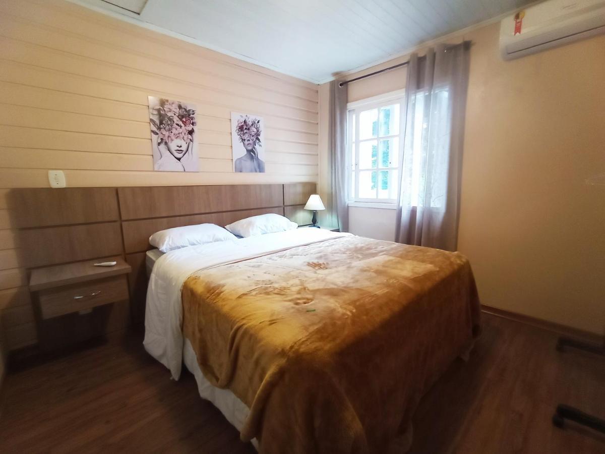 Lindo Sobrado Central Com 3 Apartamento Gramado