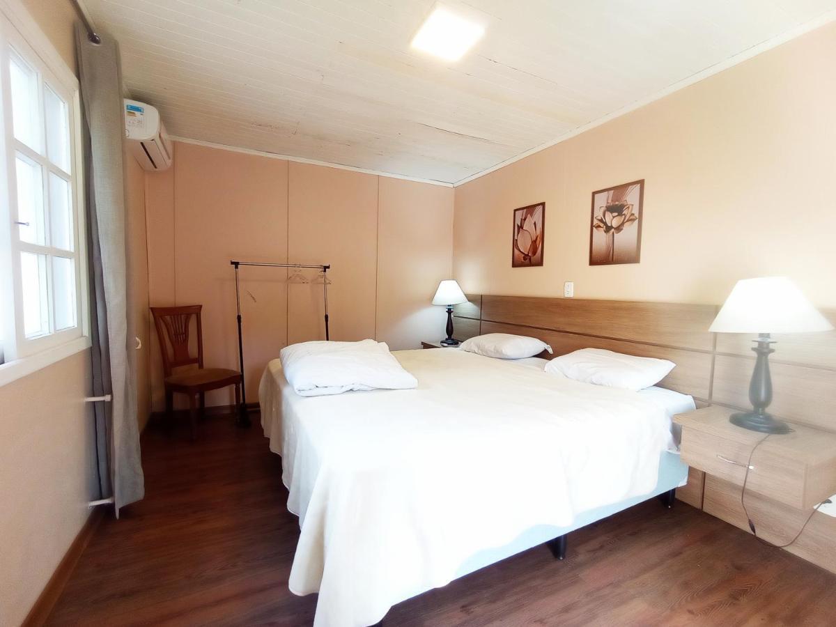 Lindo Sobrado Central Com 3 Apartamento Gramado